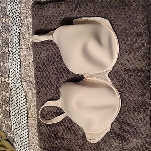 cream colored bra 40DDDD